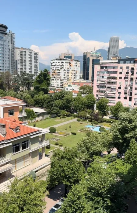 Tirane, shes apartament 2+1+Ballkon Kati 6, 165 m² 550.000 € (BLLOK)