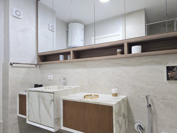 Tirane, jepet me qera apartament 1+1+Aneks+Ballkon Kati 3, 70 m² 850 € (Rruga Qemal Stafa)
