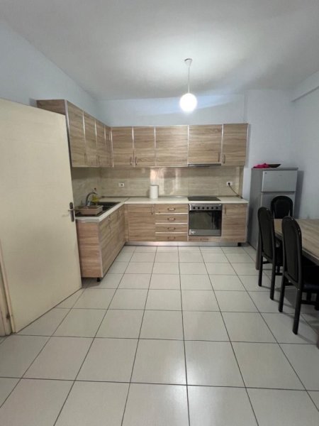 Tirane, jepet me qera apartament 2+1+Ballkon Kati 4, 100 m² 500 € (ASTIR)