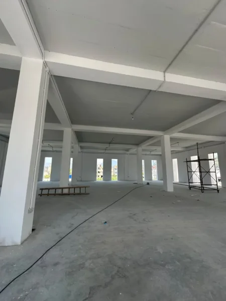 Tirane, jepet me qera magazine , 1.500 m² 5.250 € 