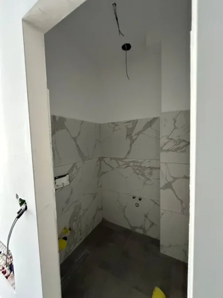 Tirane, jepet me qera magazine , 1.500 m² 5.250 € 