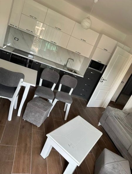 Tirane, jepet me qera apartament 1+1+Ballkon Kati 4, 75 m² 400 € (ASTIR)