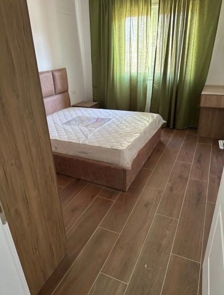 Tirane, jepet me qera apartament 1+1+Ballkon Kati 4, 75 m² 400 € (ASTIR)