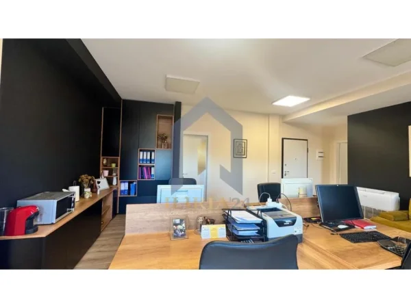 Tirane, shes apartament 2+1+Ballkon Kati 7, 167 m² 475.000 € (Rruga e Kavajes)