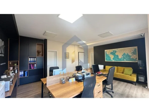 Tirane, shes apartament 2+1+Ballkon Kati 7, 167 m² 475.000 € (Rruga e Kavajes)