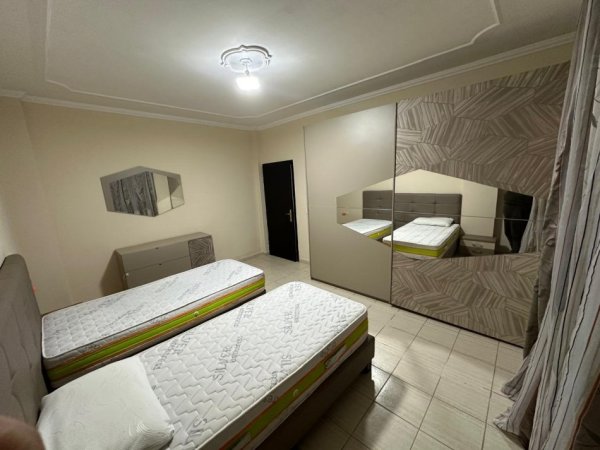 Tirane, jepet me qera apartament 1+1+Ballkon Kati 2, 70 m² 500 € 
