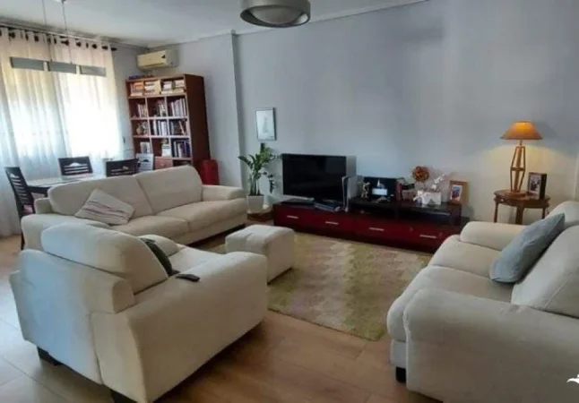 Tirane, jepet me qera apartament 2+1+Ballkon Kati 2, 100 m² 600 € 