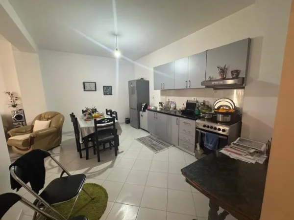 Tirane, shitet apartament 2+1+Ballkon Kati 5, 98 m² 129.000 € (rruga 3 deshmoret)