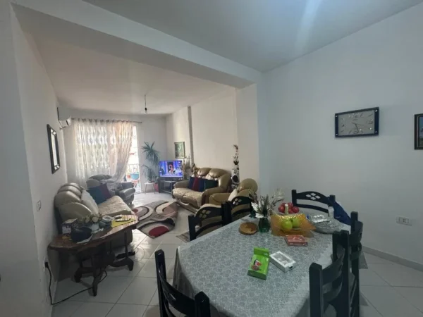 Tirane, shitet apartament 2+1+Ballkon Kati 5, 98 m² 129.000 € (rruga 3 deshmoret)