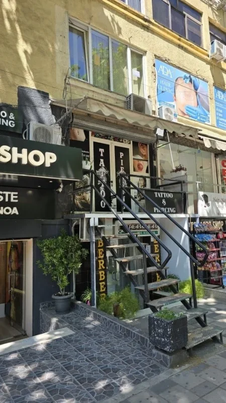 Tirane, jepet me qera dyqan Kati 0, 25 m² 700 € (RRUGA E KAVAJES)