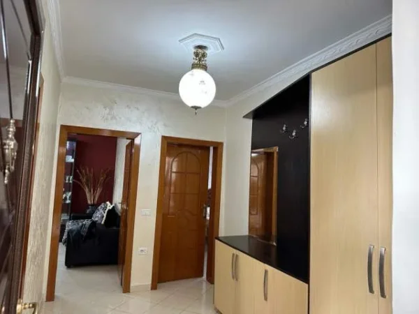 Tirane, jepet me qera apartament 1+1+Ballkon Kati 5, 68 m² 450 € 