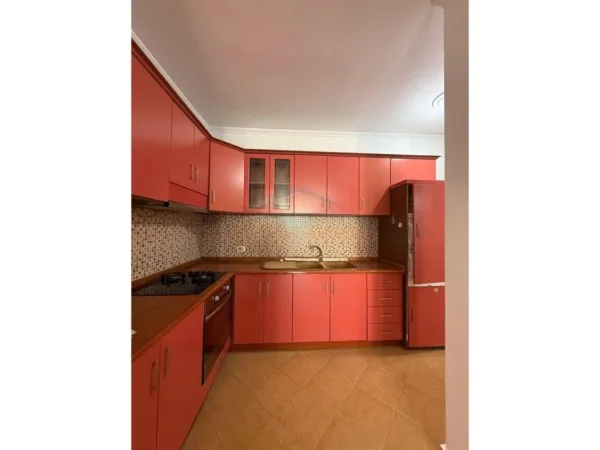 Tirane, shitet apartament 2+1+Ballkon Kati 7, 95 m² 127.000 € (Yzberisht)