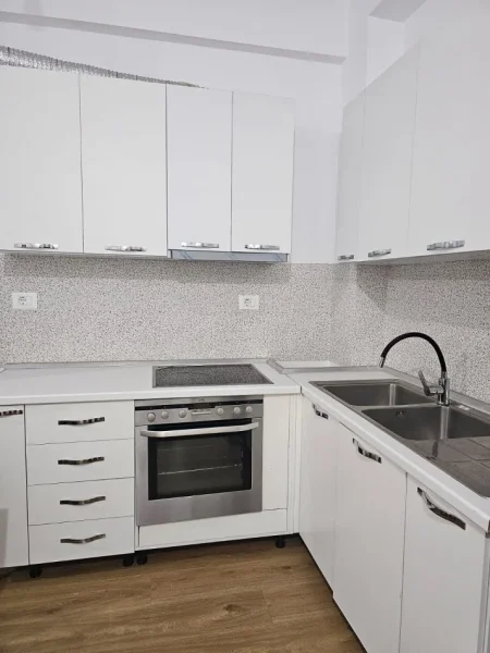 Tirane, jepet me qera apartament 1+1+Ballkon Kati 7, 45.000 Leke/Muaj 62 m² (Ali Dem, Rezidenca Kaimi)