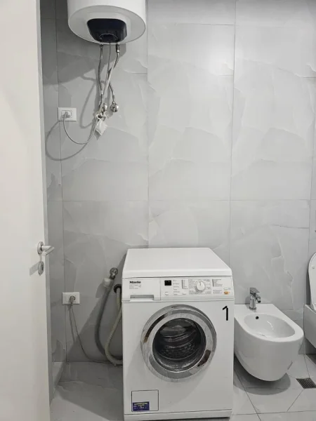 Tirane, jepet me qera apartament 1+1+Ballkon Kati 7, 45.000 Leke/Muaj 62 m² (Ali Dem, Rezidenca Kaimi)