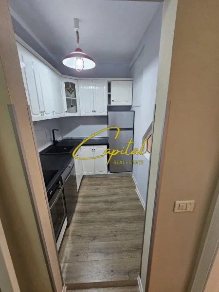 Tirane, jepet me qera zyre Kati 4, 130 m² 1.300 € (QENDER)