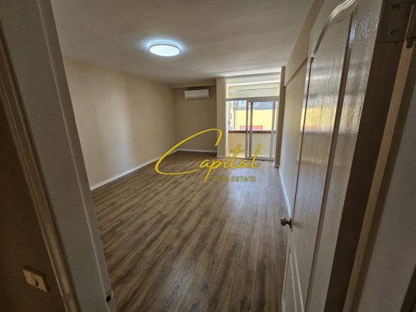 Tirane, jepet me qera zyre Kati 4, 130 m² 1.300 € (QENDER)