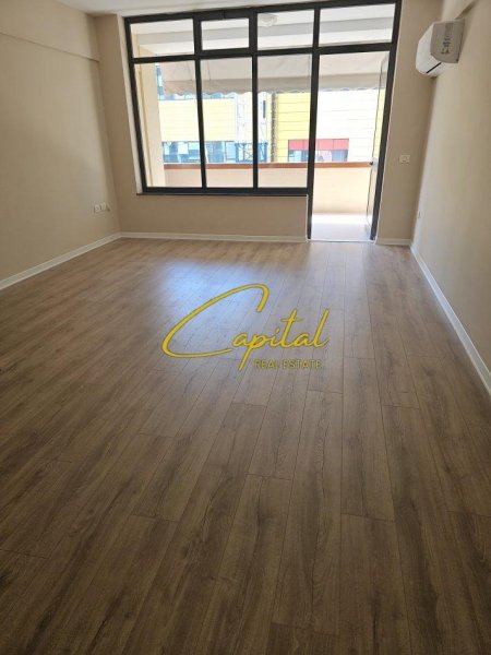 Tirane, jepet me qera zyre Kati 4, 130 m² 1.300 € (QENDER)