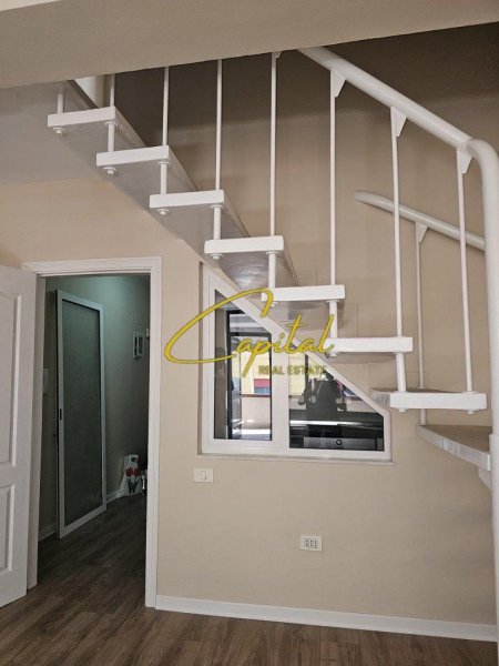 Tirane, jepet me qera zyre Kati 4, 130 m² 1.300 € (QENDER)