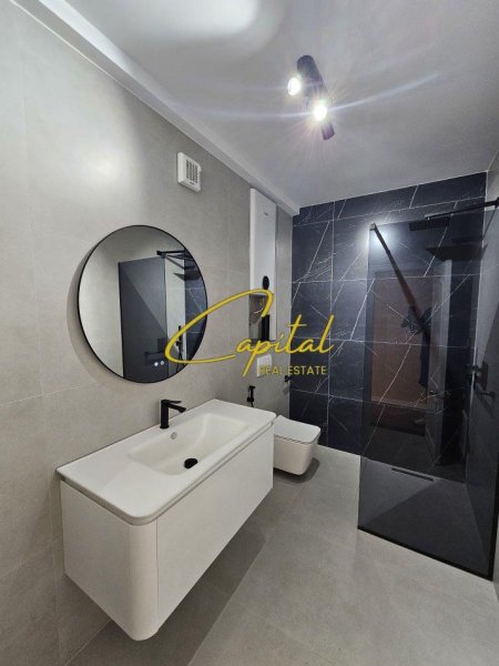 Tirane, jepet me qera zyre Kati 4, 130 m² 1.300 € (QENDER)