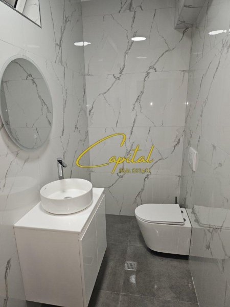 Tirane, jepet me qera zyre Kati 4, 130 m² 1.300 € (QENDER)