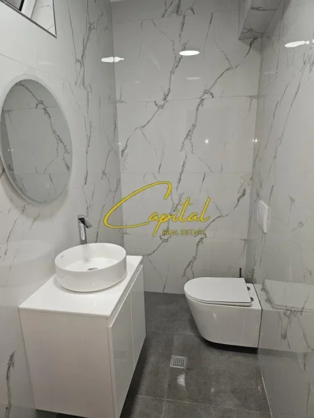 Tirane, jepet me qera zyre Kati 4, 130 m² 1.300 € (QENDER)