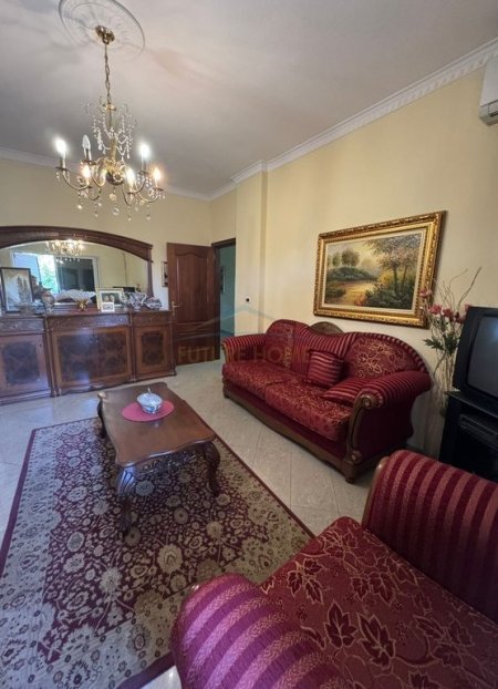 Tirane, jepet me qera apartament 2+1 Kati 2, 107 m² 750 € (Rruga Qemal Stafa)