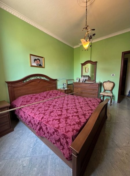 Tirane, jepet me qera apartament 2+1 Kati 2, 107 m² 750 € (Rruga Qemal Stafa)
