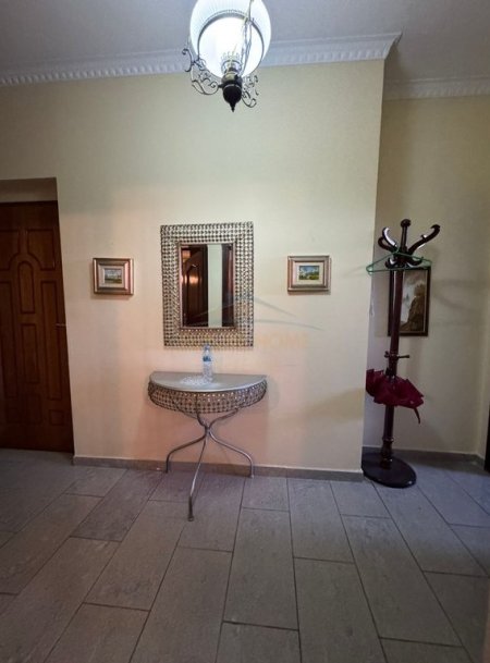 Tirane, jepet me qera apartament 2+1 Kati 2, 107 m² 750 € (Rruga Qemal Stafa)