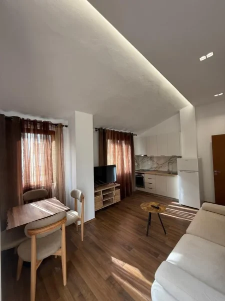 Tirane, jepet me qera apartament 1+1+Ballkon Kati 7, 71 m² 500 € 