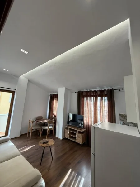 Tirane, jepet me qera apartament 1+1+Ballkon Kati 7, 71 m² 500 € 