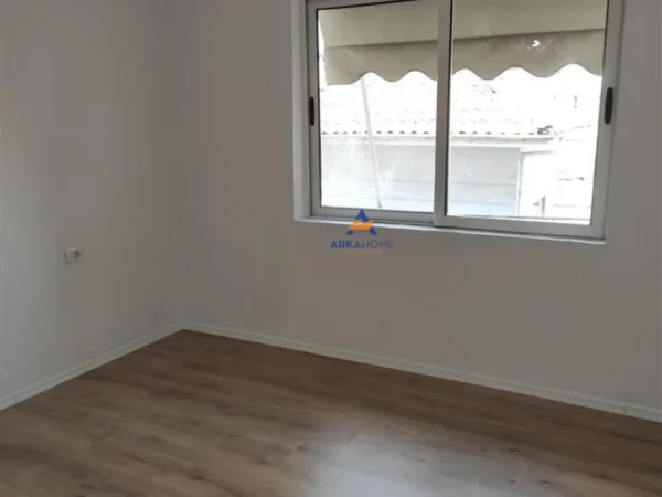 Tirane, shitet apartament 2+1+Ballkon Kati 4, 65 m² 100.000 € (XHAMLLIKU)