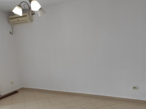Tirane, shitet apartament 2+1+Ballkon Kati 4, 65 m² 100.000 € (XHAMLLIKU)