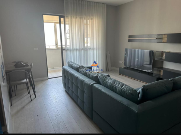Tirane, jepet me qera apartament 2+1+Ballkon Kati 7, 80 m² 663 € (MARTENITETI I RI)