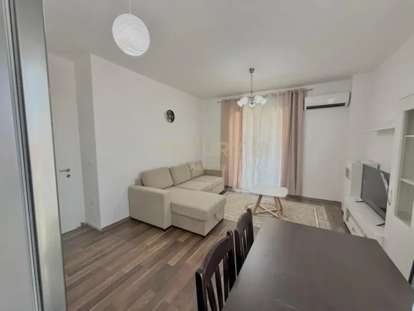 Tirane, jepet me qera 2+1+Aneks+Ballkon Kati 3, 87 m² 550 € 