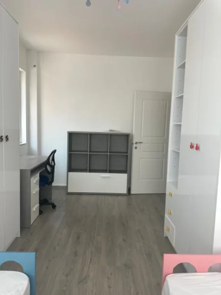 Tirane, jepet me qera apartament 2+1+Ballkon Kati 2, 98 m² 600 € 