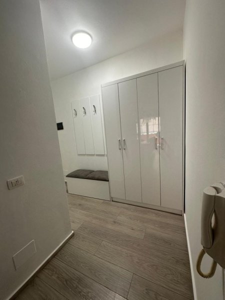 Tirane, jepet me qera apartament 2+1+Ballkon Kati 2, 98 m² 600 € 