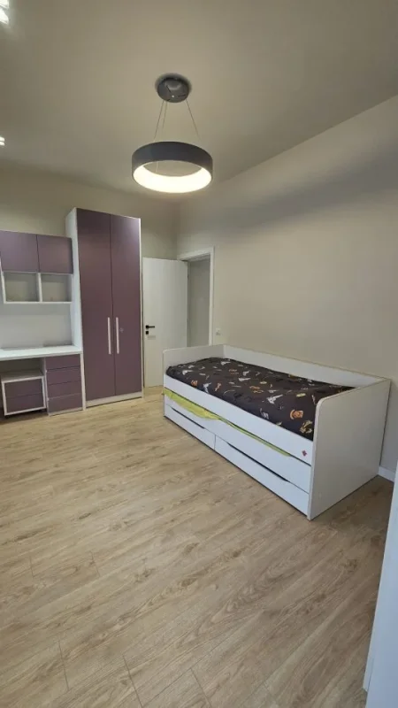 Tirane, jepet me qera apartament 2+1+Aneks+Ballkon Kati 6, 135 m² 1.000 € (Liqeni i Thate)