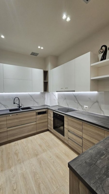 Tirane, jepet me qera apartament 2+1+Aneks+Ballkon Kati 6, 135 m² 1.000 € (Liqeni i Thate)