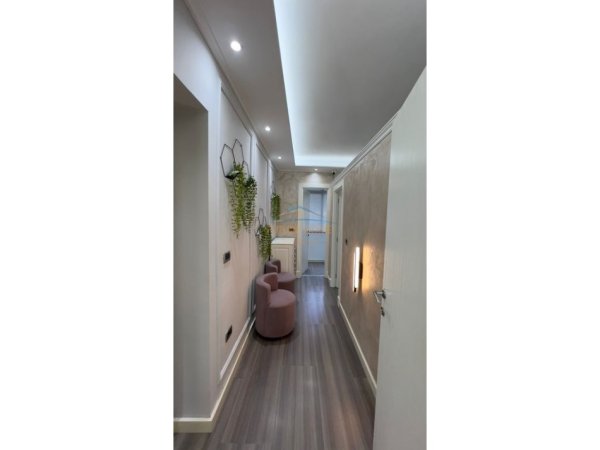 Tirane, jepet me qera ambjent biznesi Kati 1, 49 m² 700 € (Rruga Hasan Sufa, Brryl)