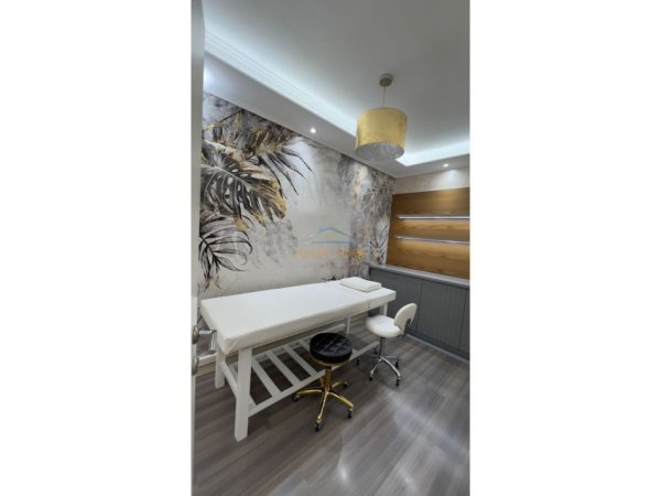Tirane, jepet me qera ambjent biznesi Kati 1, 49 m² 700 € (Rruga Hasan Sufa, Brryl)