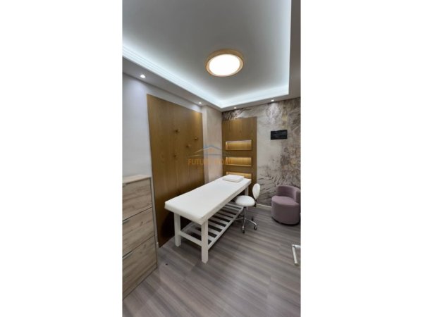 Tirane, jepet me qera ambjent biznesi Kati 1, 49 m² 700 € (Rruga Hasan Sufa, Brryl)