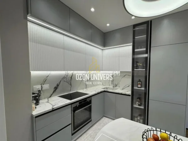 Tirane, shitet apartament 1+1+2 Ballkone Kati 11, 76 m² 170.000 € (Golden Park 3, Rruga e Kavajës)