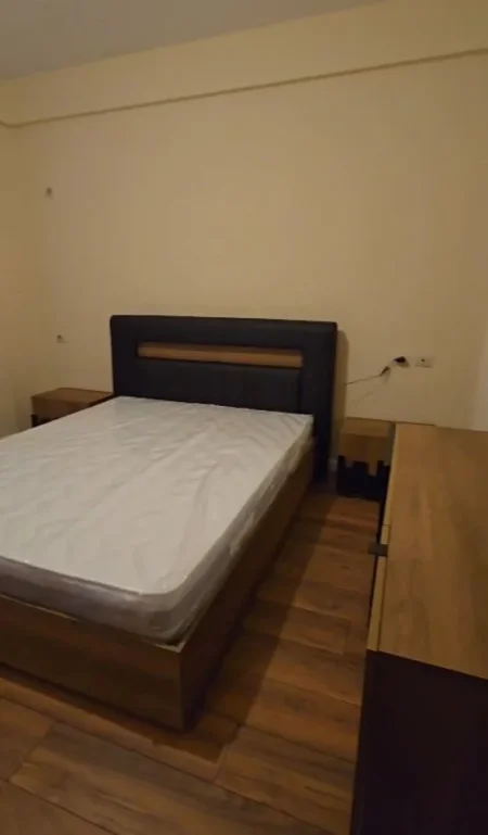 Tirane, jepet me qera apartament 2+1+Ballkon Kati 4, 86 m² 600 € 