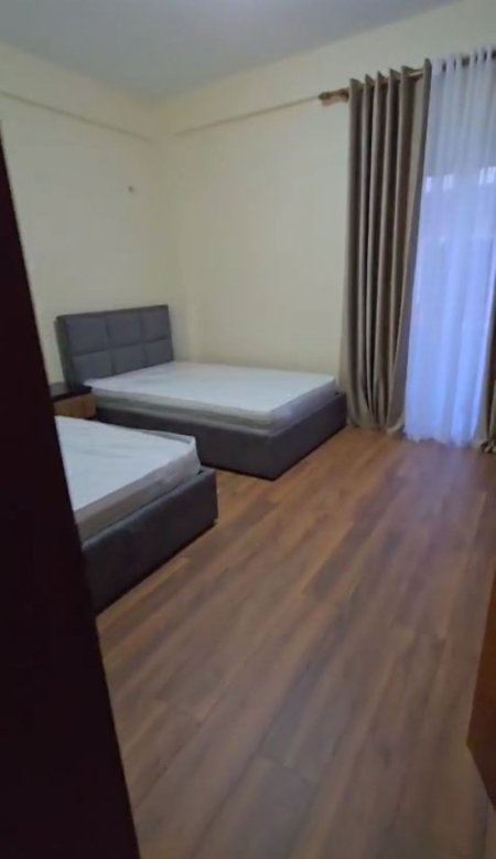 Tirane, jepet me qera apartament 2+1+Ballkon Kati 4, 86 m² 600 € 
