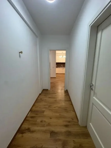 Tirane, jepet me qera apartament 1+1 Kati 4, 120 m² 800 € (Delijorgji)