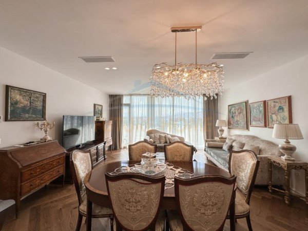 Tirane, jepet me qera apartament 2+1 Kati 10, 133 m² 2.200 € (Lake View Residences)