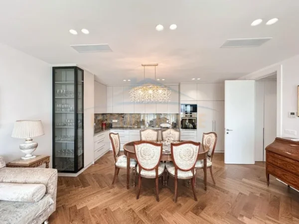 Tirane, shitet apartament 2+1+Ballkon Kati 10, 133 m² 550.000 € (Lake View)