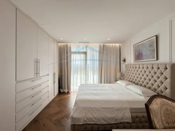 Tirane, shitet apartament 2+1+Ballkon Kati 10, 133 m² 550.000 € (Lake View)