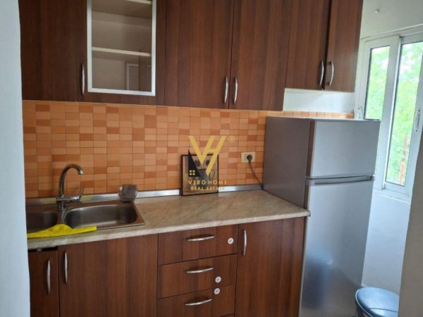 Tirane, jepet me qera apartament 1+1+Ballkon Kati 4, 70 m² 500 € (21 DHJETORI)