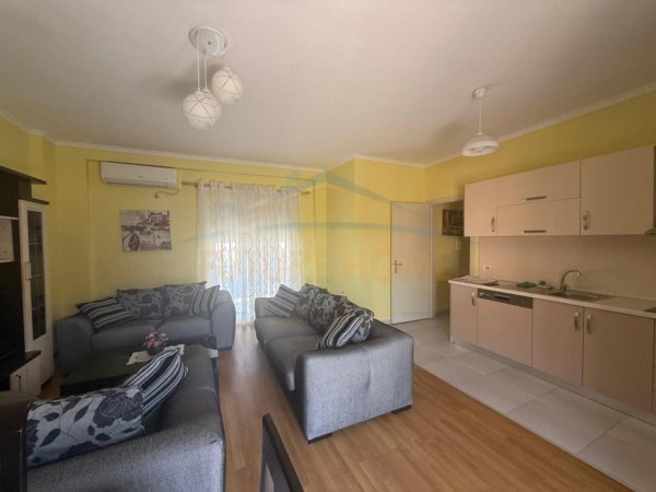 Tirane, jepet me qera apartament 2+1 Kati 5, 92 m² 400 € (Auto Kalaja, Fresk)